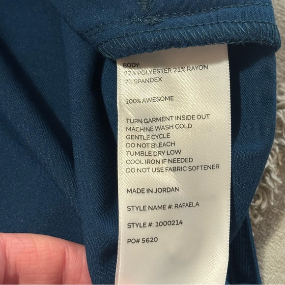 Figs Rafaela Three Pocket Scrub Top size XL - Picture 6 of 9